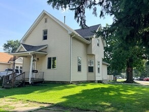 Building Photo - 400 Summit St