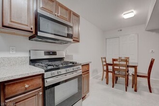 Building Photo - 7885 W Flamingo Rd
