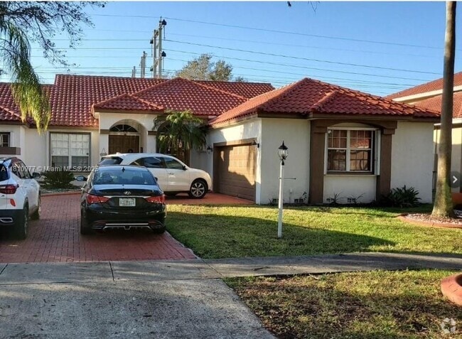 Building Photo - 10320 Guatemala St