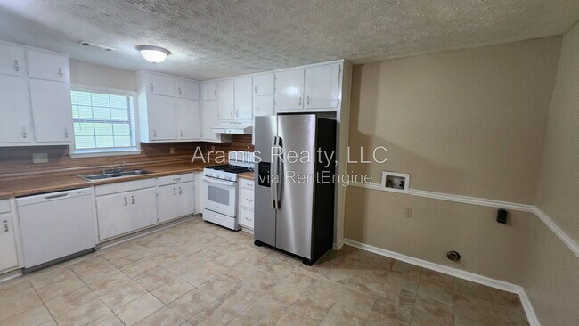 Foto del edificio - 1050 Greendale Ln