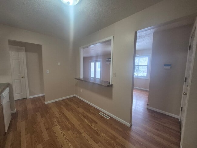 Building Photo - 896 Wescott Square