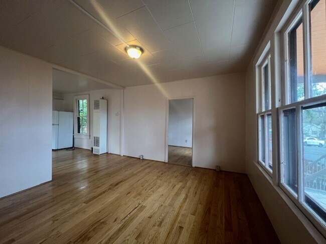 Building Photo - Charming Ashland home in Prime Location! |...