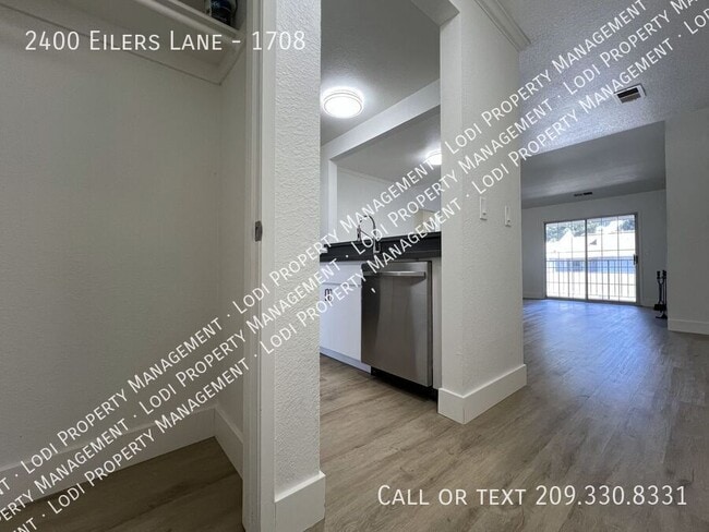 Building Photo - 2400 Eilers Ln