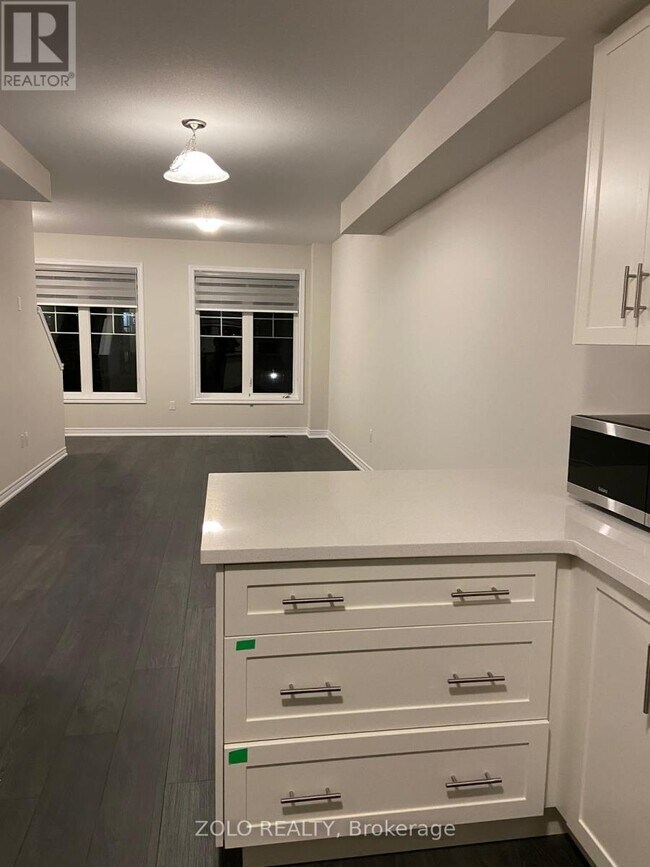 Photo du bâtiment - 100 Hollywood Ct