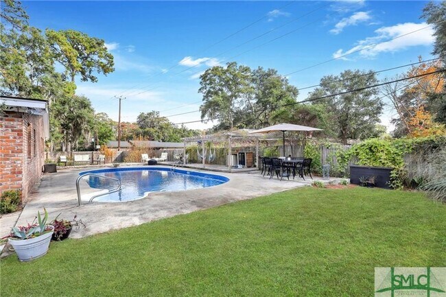 Building Photo - 4 bedroom, 3 bathroom Brick Ranch home loc...