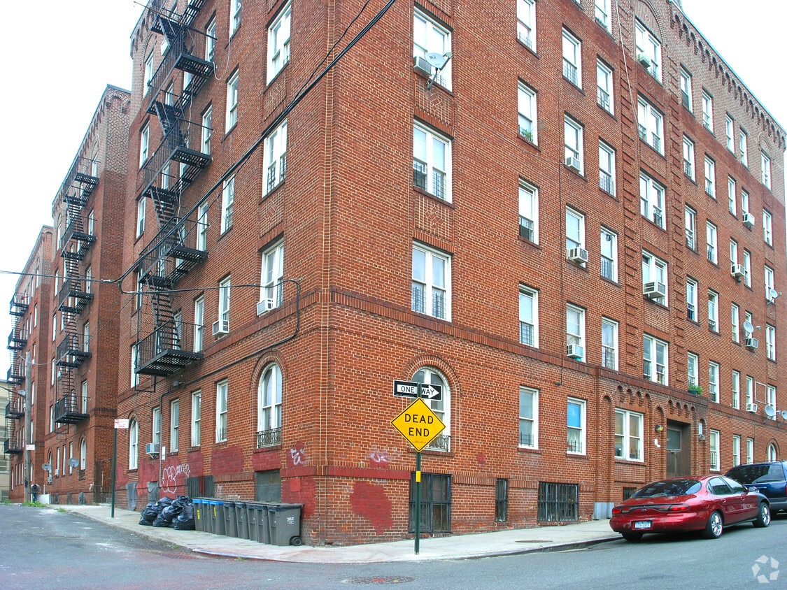 Building Photo - 593-599 E 170th St