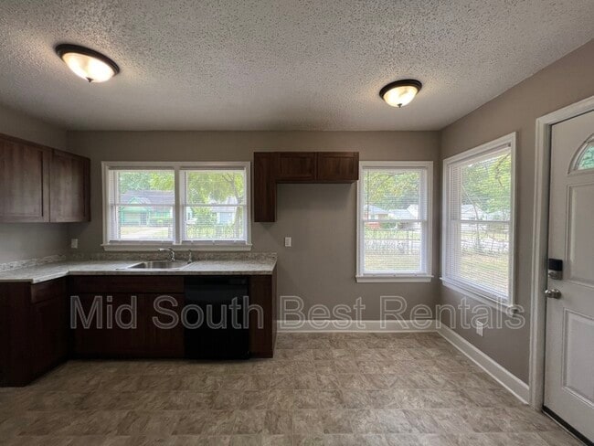 Building Photo - 3806 Bowen Ave