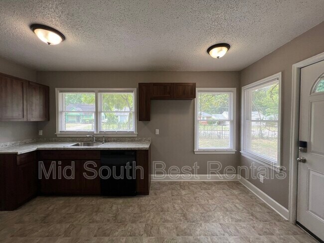 Foto del edificio - 3806 Bowen Ave