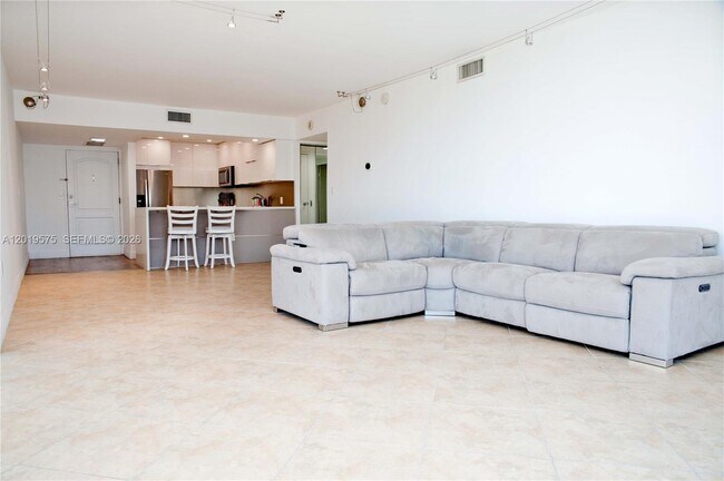 Building Photo - 3675 N Country Club Dr