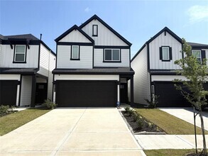 Building Photo - 2911 Crown Gate Dr