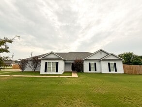 Building Photo - 2 Cotton Ct