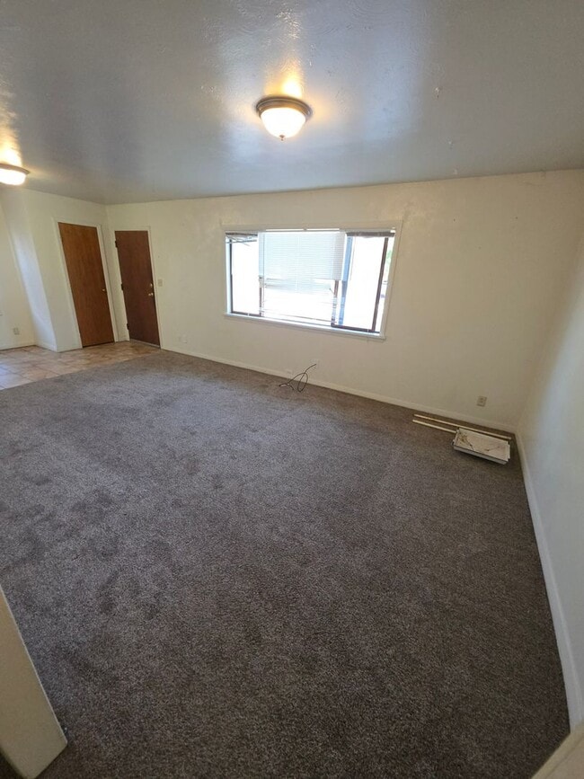 Building Photo - 1355 Elm Ave