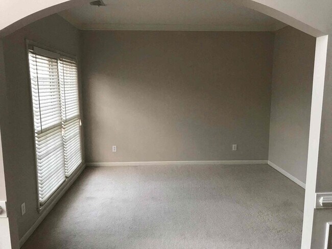 Foto del edificio - 6287 Greenock Dr