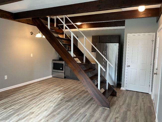 Building Photo - 164 Logan Rd