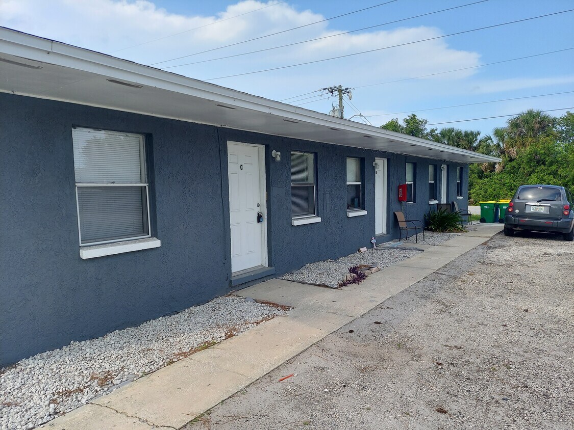 Primary Photo - 2070 Avocado Ave