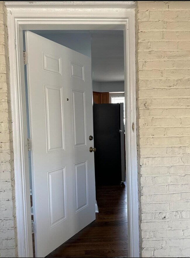 Foto del edificio - 728 Dobson St