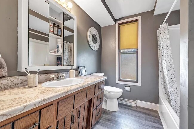 Foto del edificio - 414 W 6th St