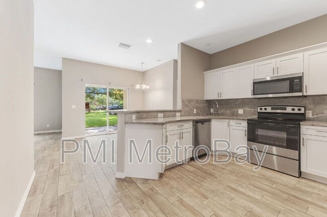 Building Photo - 2427 Hermosa Dr