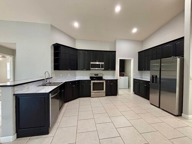 Foto del edificio - 16105 Temple Blvd