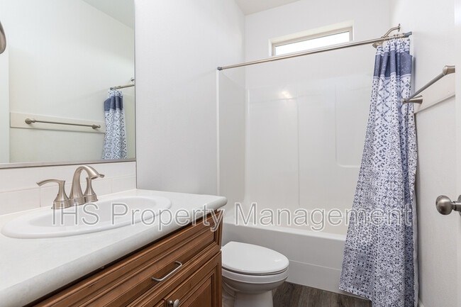 Building Photo - 1127 S Blueberry Pl