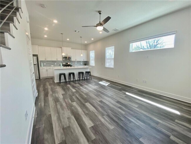 Foto del edificio - 6410 Porter St