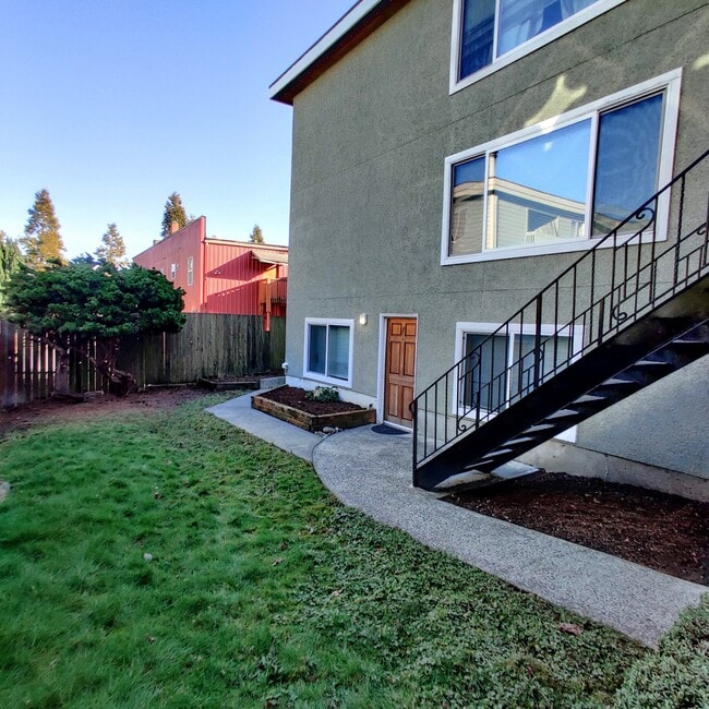 Building Photo - 2014 W Bertona St