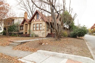 Building Photo - 438 W Rosewood Ave