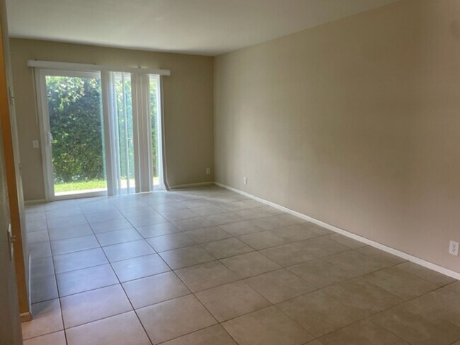 Building Photo - 2 bedroom/2Bath House