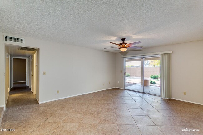 Foto del edificio - 18026 N 50th Ave