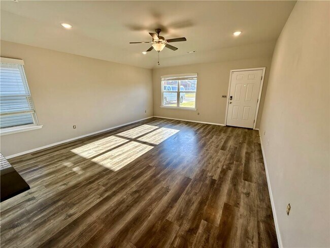 Foto del edificio - 530 Woodcreek Lp