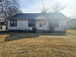 Building Photo - 105 E Drummond St