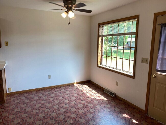 Foto del edificio - 4407-4409 Forest Valley Rd