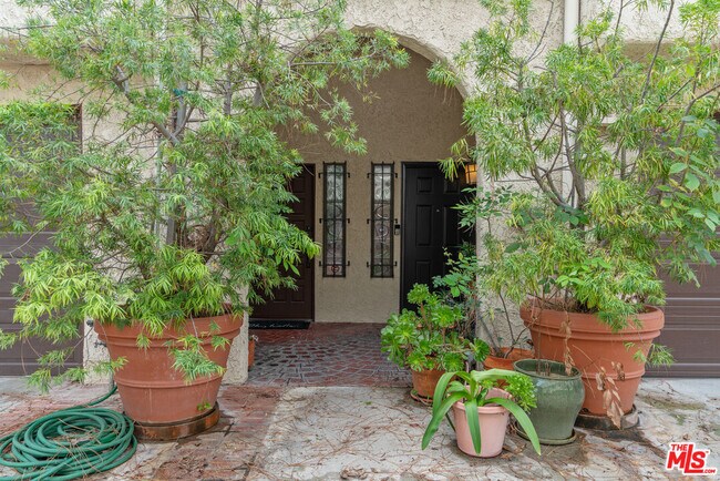 Foto del edificio - 1979 Grace Ave