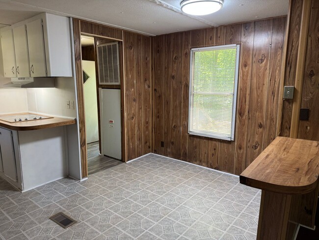 Building Photo - Two Bedroom Single Wide in Troutman