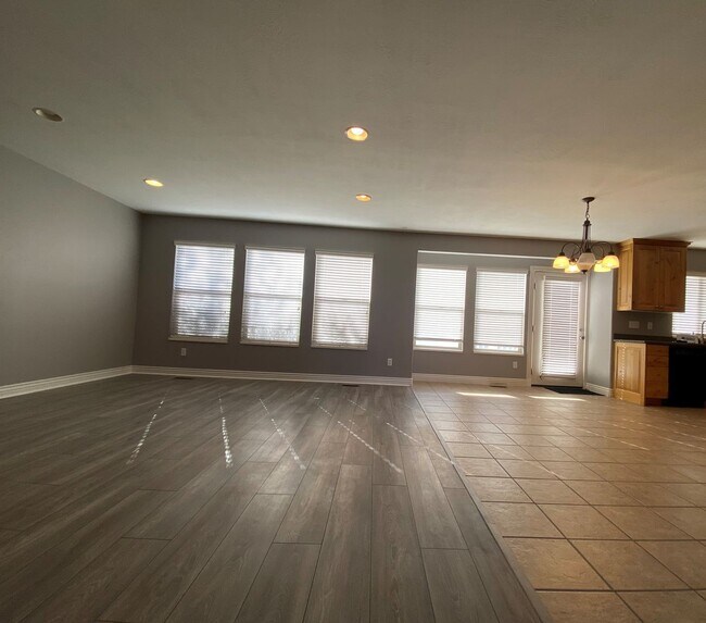 Foto del edificio - 6 Bedroom/3.5 Bathroom Home In Syracuse!