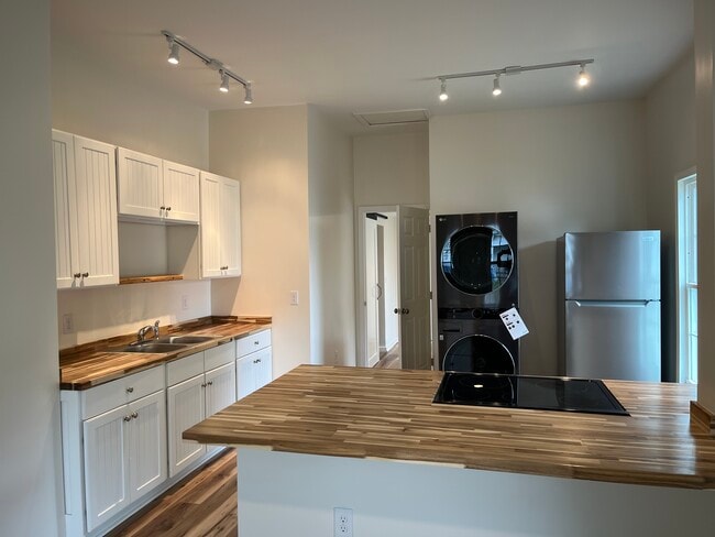 Brand new appliances - 900 Elm St