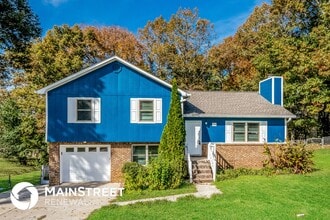 Building Photo - 722 Oak Dr E