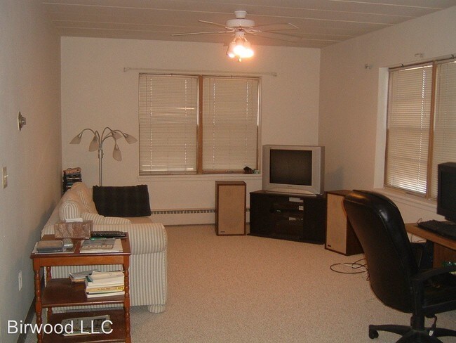 Foto del edificio - 425 Paunack Pl