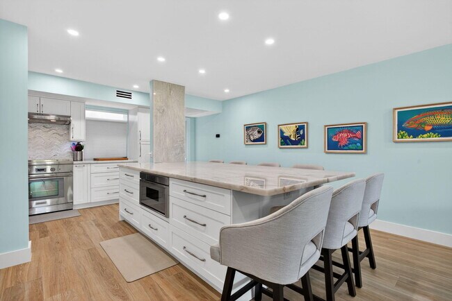 Foto del edificio - 3100 NE 48th Ct