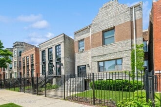 Building Photo - 3136 S Prairie Ave
