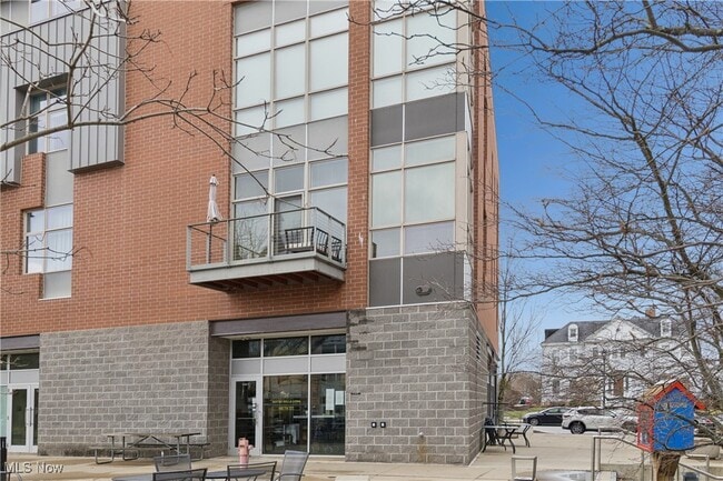 Foto del edificio - 55 E College St