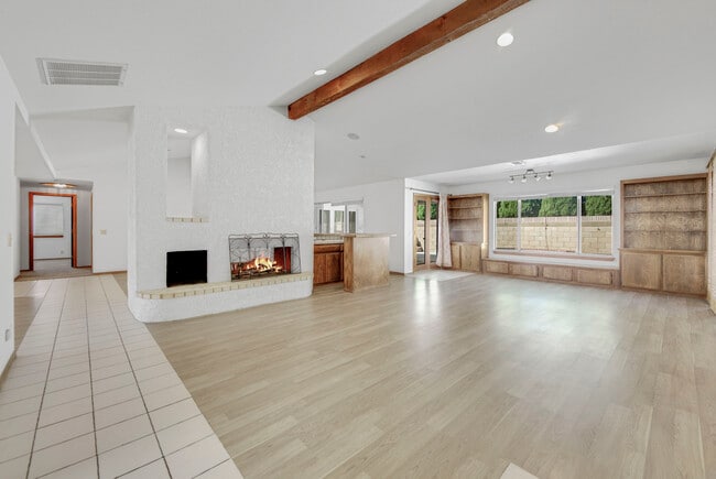 Building Photo - 2503 Brentwood Dr