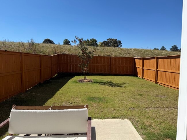 Building Photo - 1444 Donhill Dr