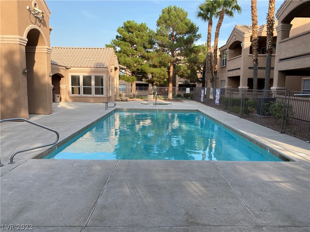 Piscina comunitaria - 8101 W Flamingo Rd