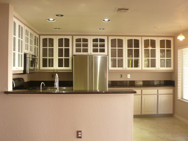 Building Photo - Gorgeous 3 Bed, 2.5 Bath Townhome In Ranch...