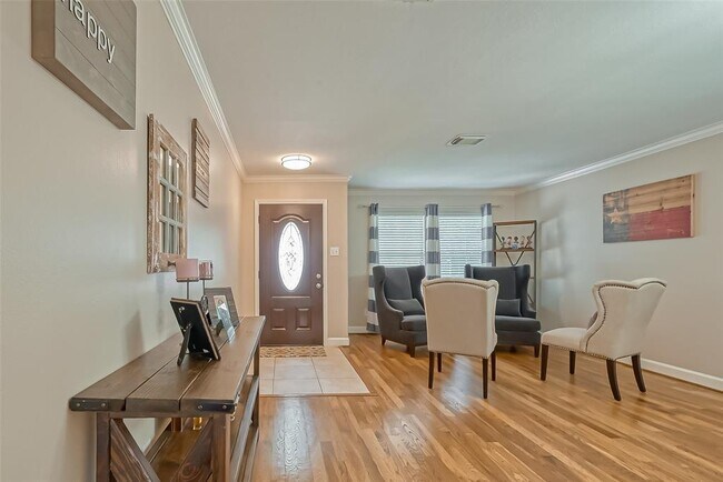 Foto del edificio - 9015 Grand Villa Ln
