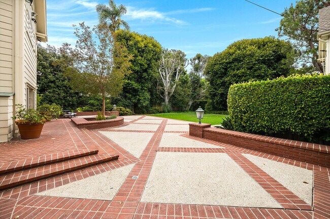 Foto del edificio - 809 N Bedford Dr