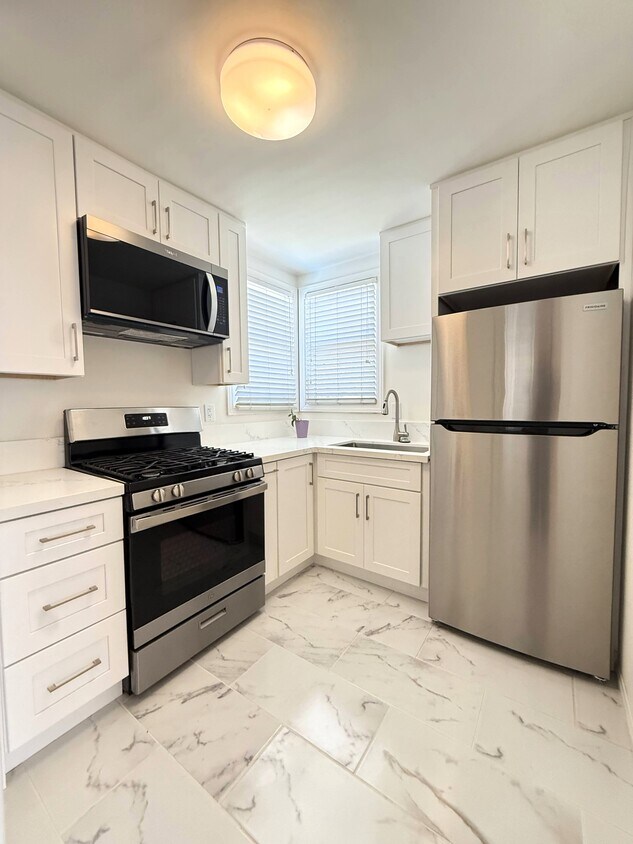 Foto principal - 1721 N Glenoaks Blvd