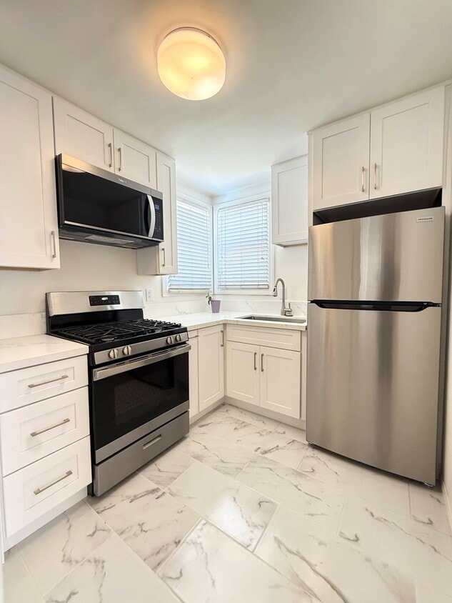 Primary Photo - 1721 N Glenoaks Blvd