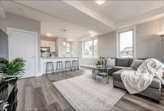 Building Photo - 54 Bridge St W